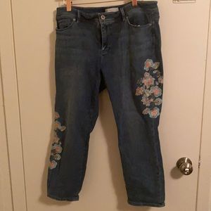 Cropped Jeans with Floral Embroidery